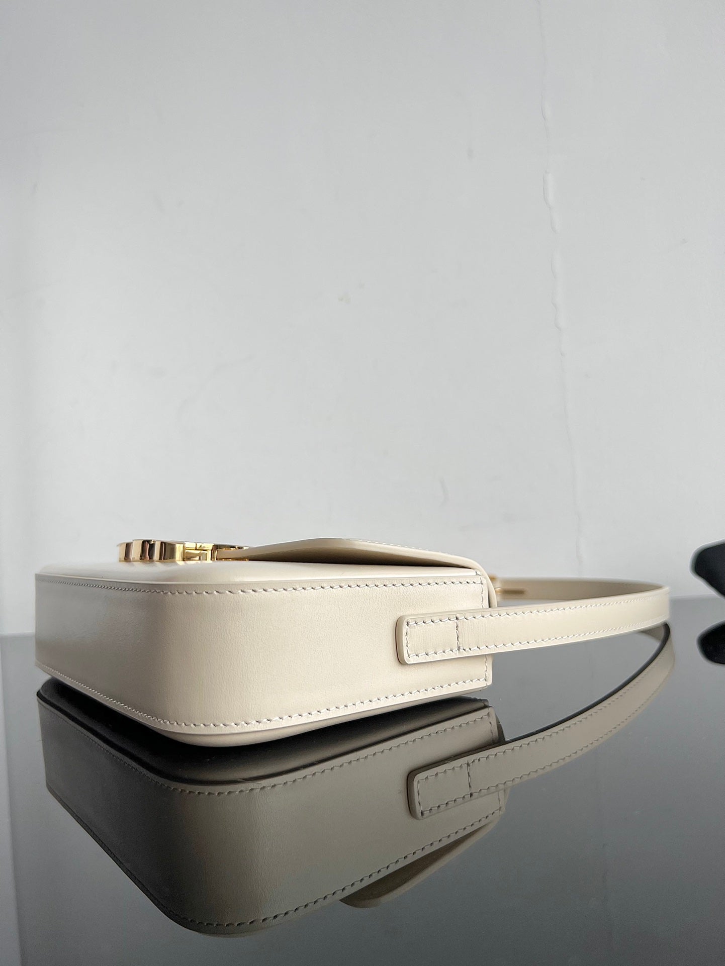 CLASSIC TRIOMPHE 20 CUIR DE VEAU CRÈME ACIER DORÉ
