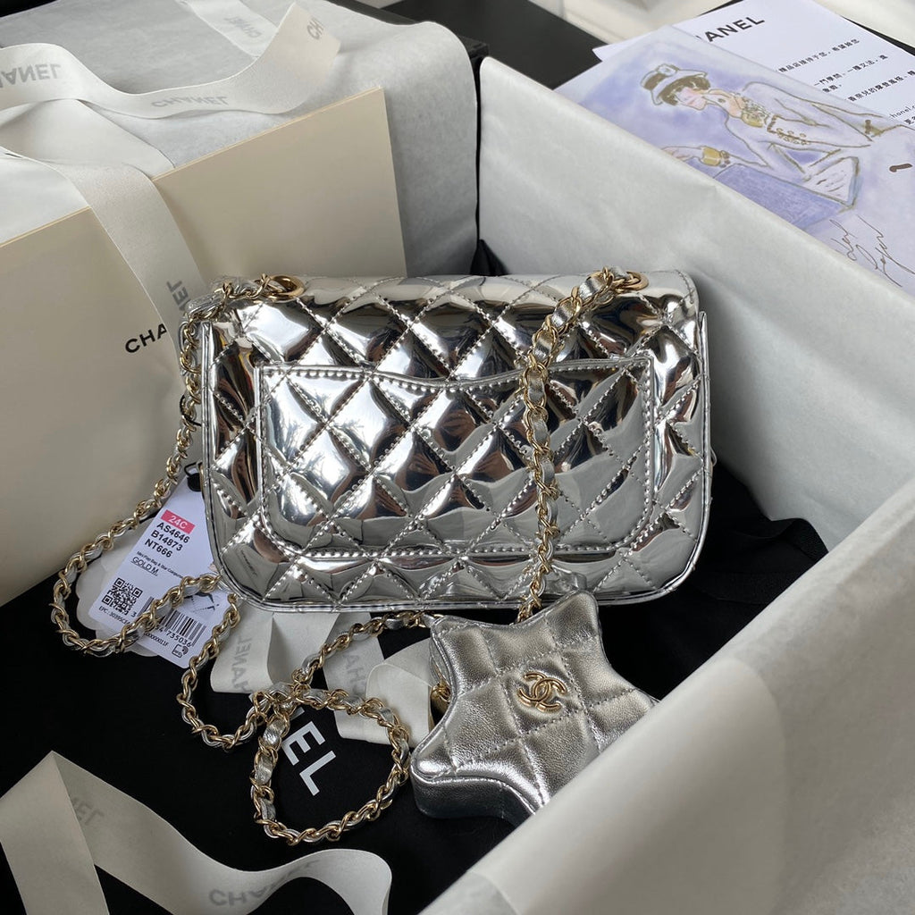 SAC À RABAT MINI 20 CM EN CUIR DE VEAU MÉTALLISÉ ARGENT