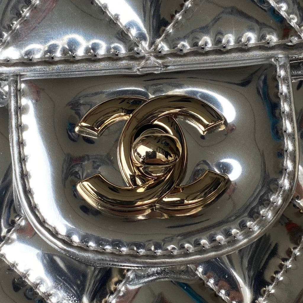 SAC À RABAT MINI 20 CM EN CUIR DE VEAU MÉTALLISÉ ARGENT