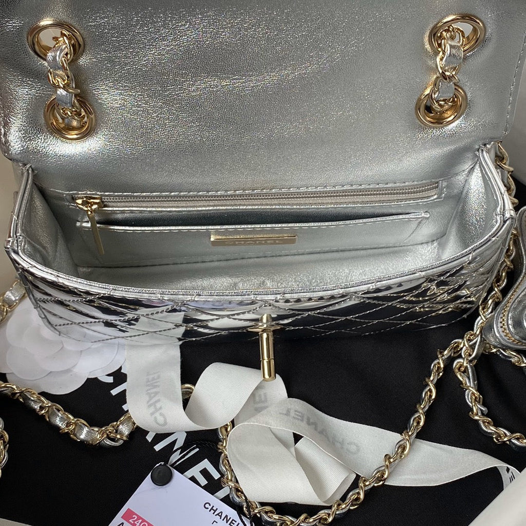 SAC À RABAT MINI 20 CM EN CUIR DE VEAU MÉTALLISÉ ARGENT