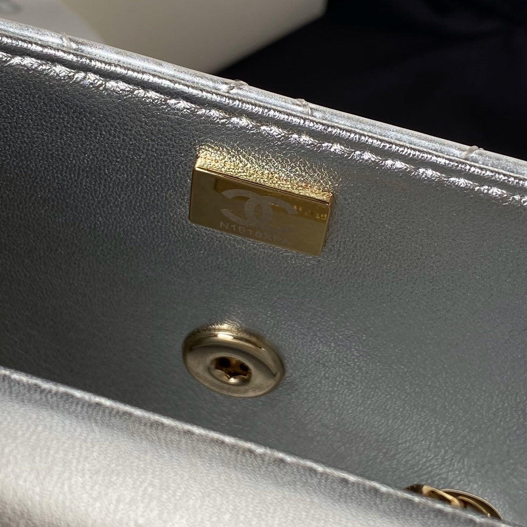 SAC À RABAT MINI 20 CM EN CUIR DE VEAU MÉTALLISÉ ARGENT