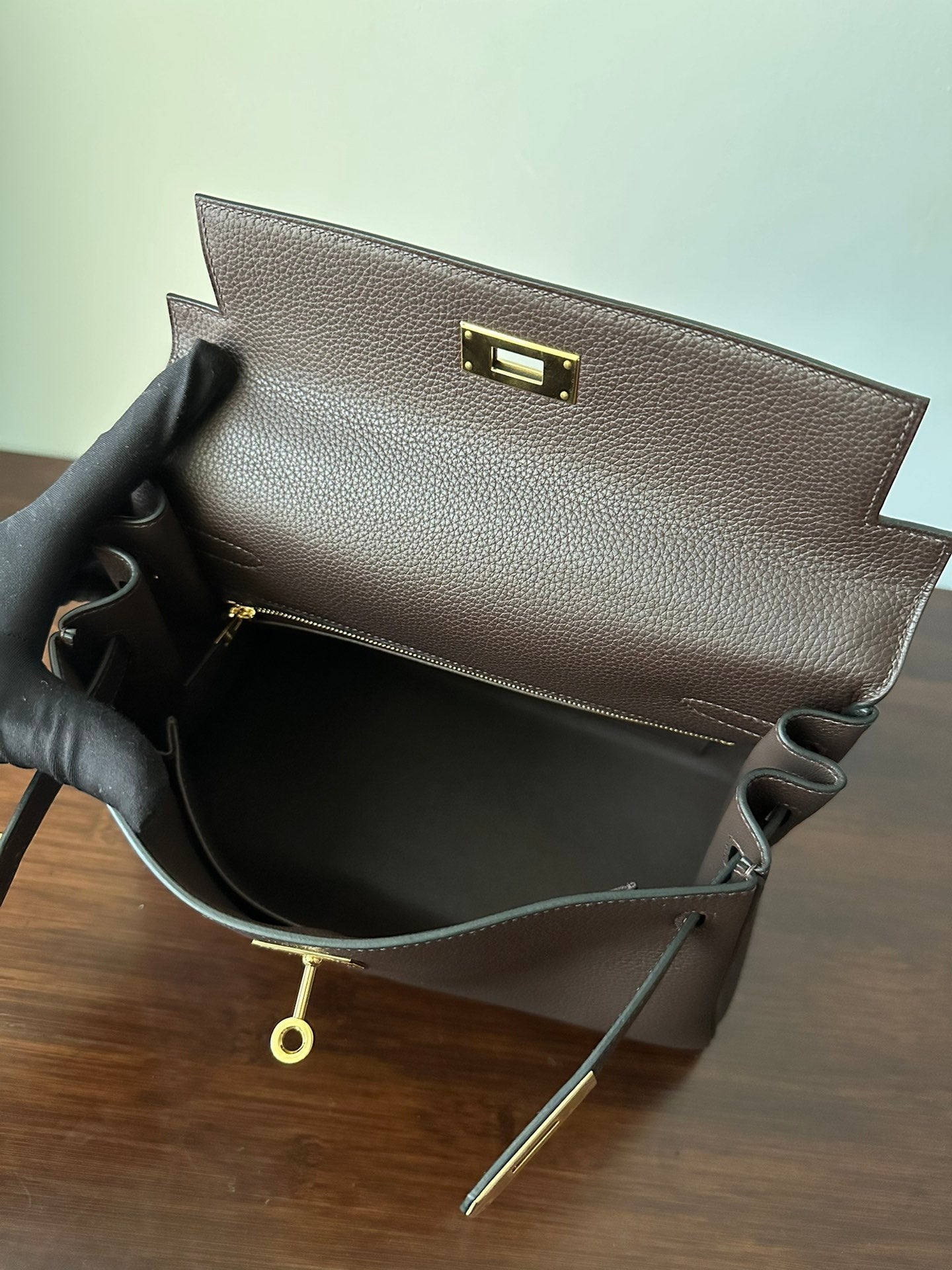 HM KELLY 28CM CHOCOLATE TOGO GOLD HARDWARE