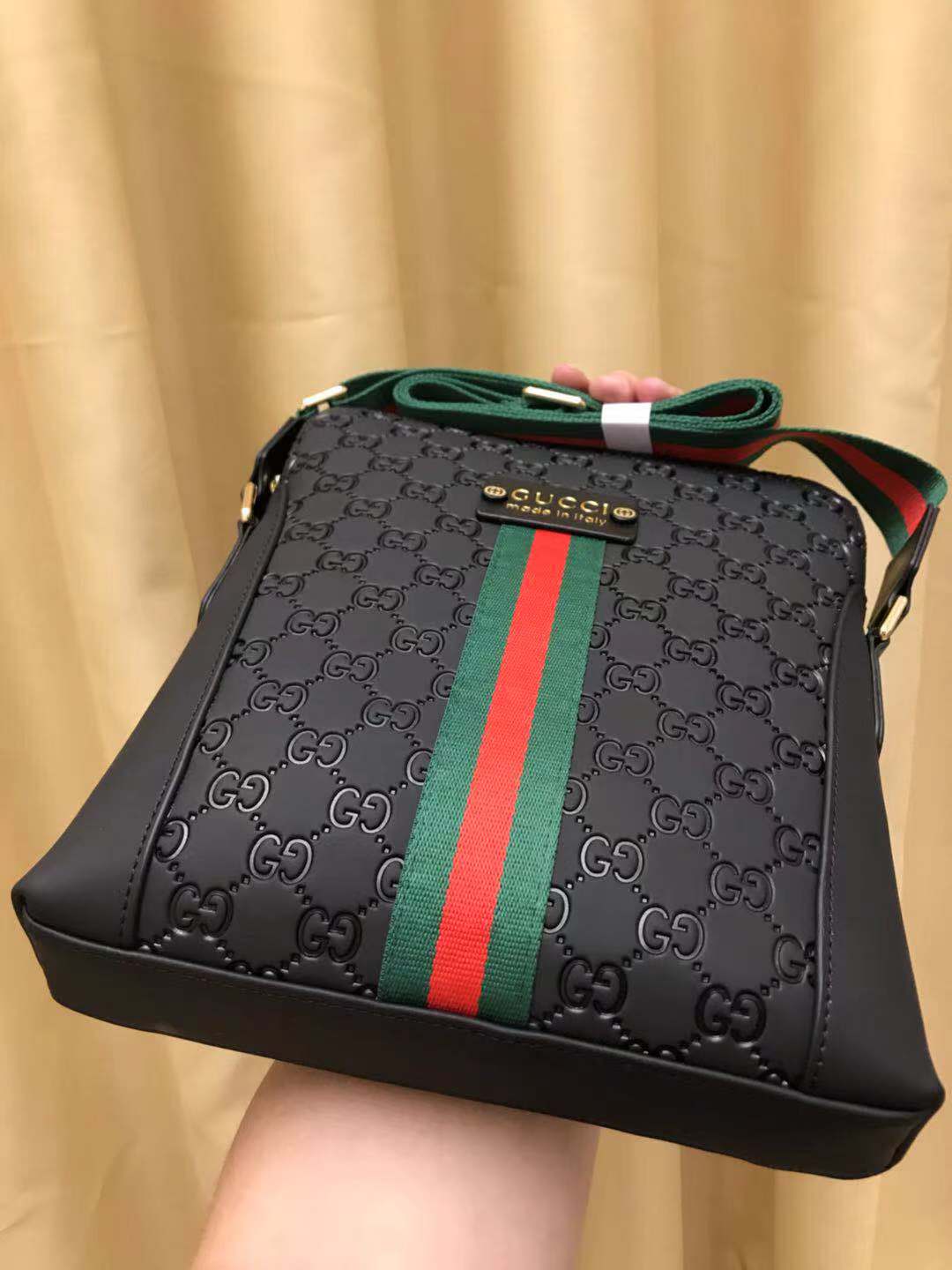 SAC À BANDOULIÈRE GG EN CUIR NOIR ET ROUGE