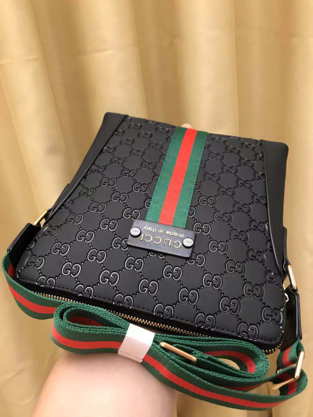 SAC À BANDOULIÈRE GG EN CUIR NOIR ET ROUGE