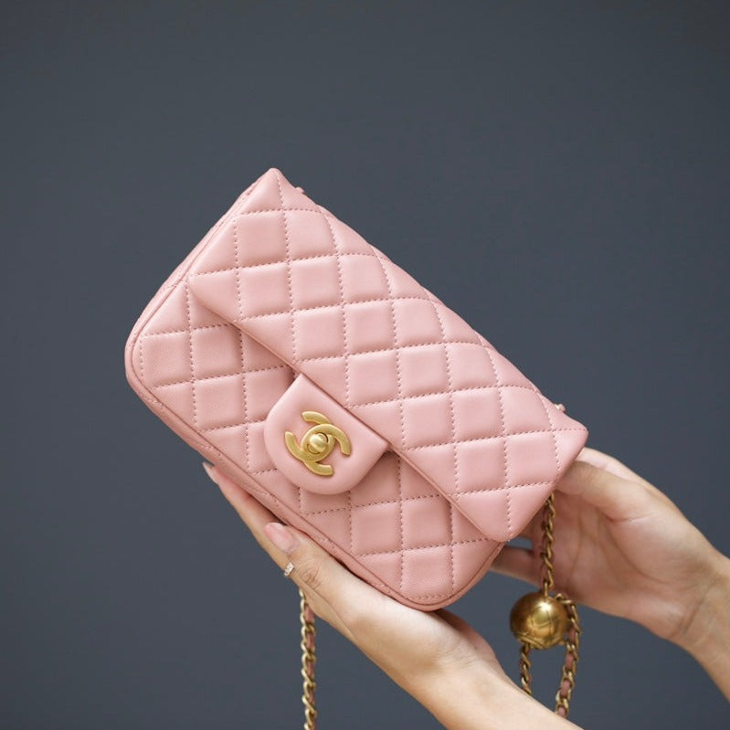 MINI SAC À RABAT RECTANGLE 20 CM EN CUIR D'AGNEAU ROSE QUINCAILLERIE DORÉ