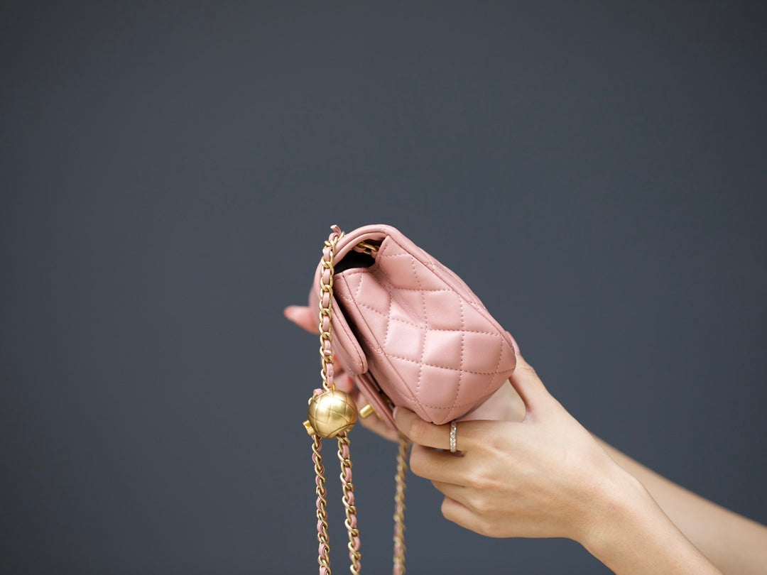 MINI SAC À RABAT RECTANGLE 20 CM EN CUIR D'AGNEAU ROSE QUINCAILLERIE DORÉ
