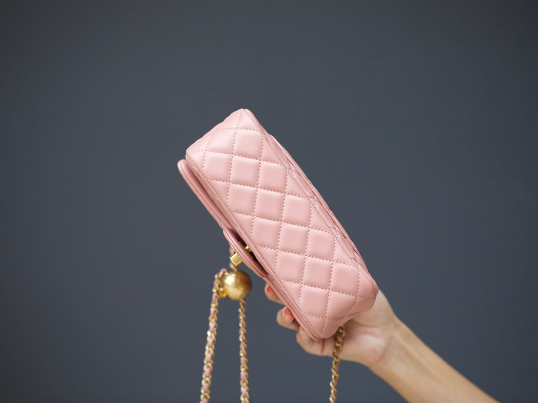 MINI SAC À RABAT RECTANGLE 20 CM EN CUIR D'AGNEAU ROSE QUINCAILLERIE DORÉ