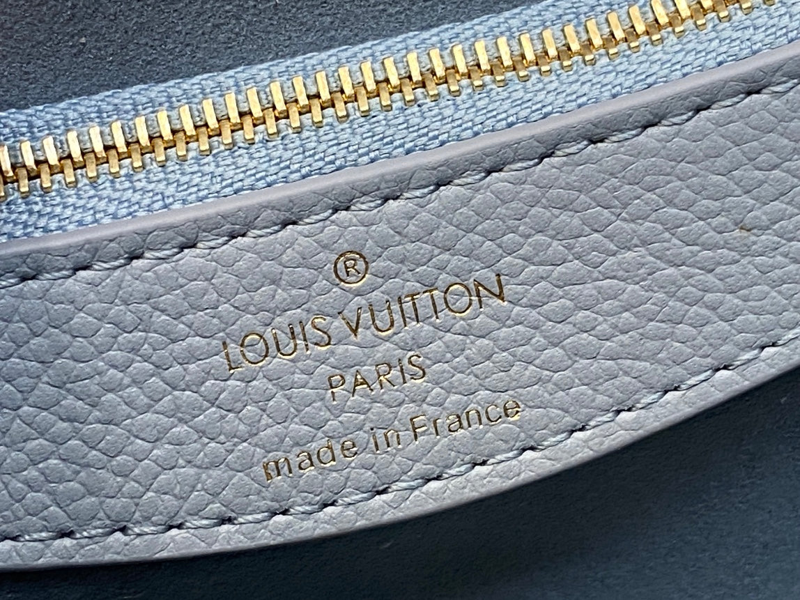 DIANE 24 CUIR EMPREINTE MONOGRAMME BLEU CLAIR