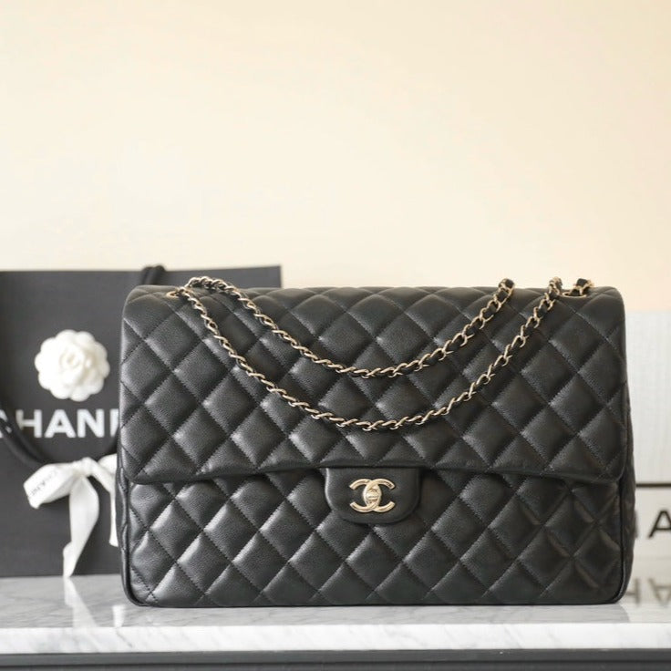 SAC À RABAT MAXI 40CM NOIR CAVIAR QUINCAILLERIE ARGENTÉE 