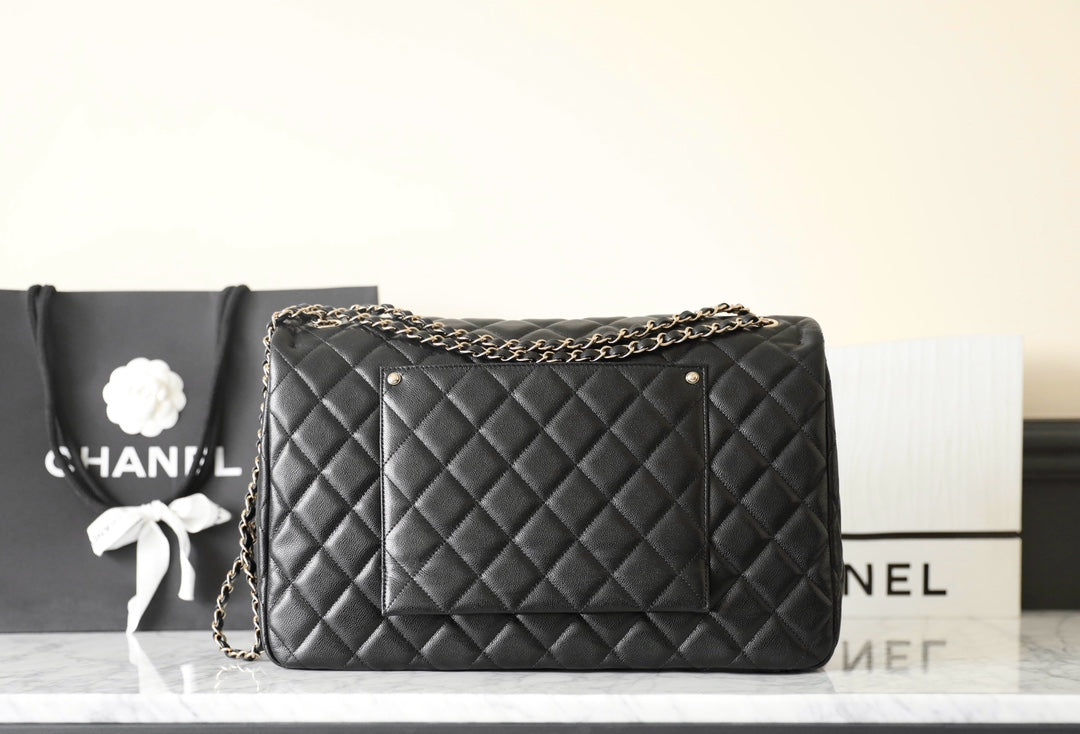 SAC À RABAT MAXI 40CM NOIR CAVIAR QUINCAILLERIE ARGENTÉE 