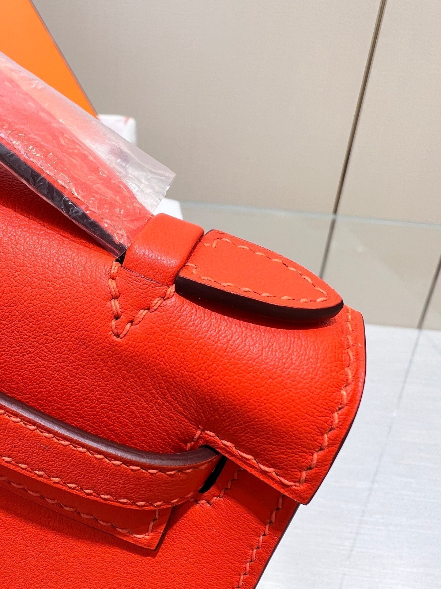 POCHETTE HM KELLY 22CM ROUGE SWIFT QUINCAILLERIE ARGENTÉE