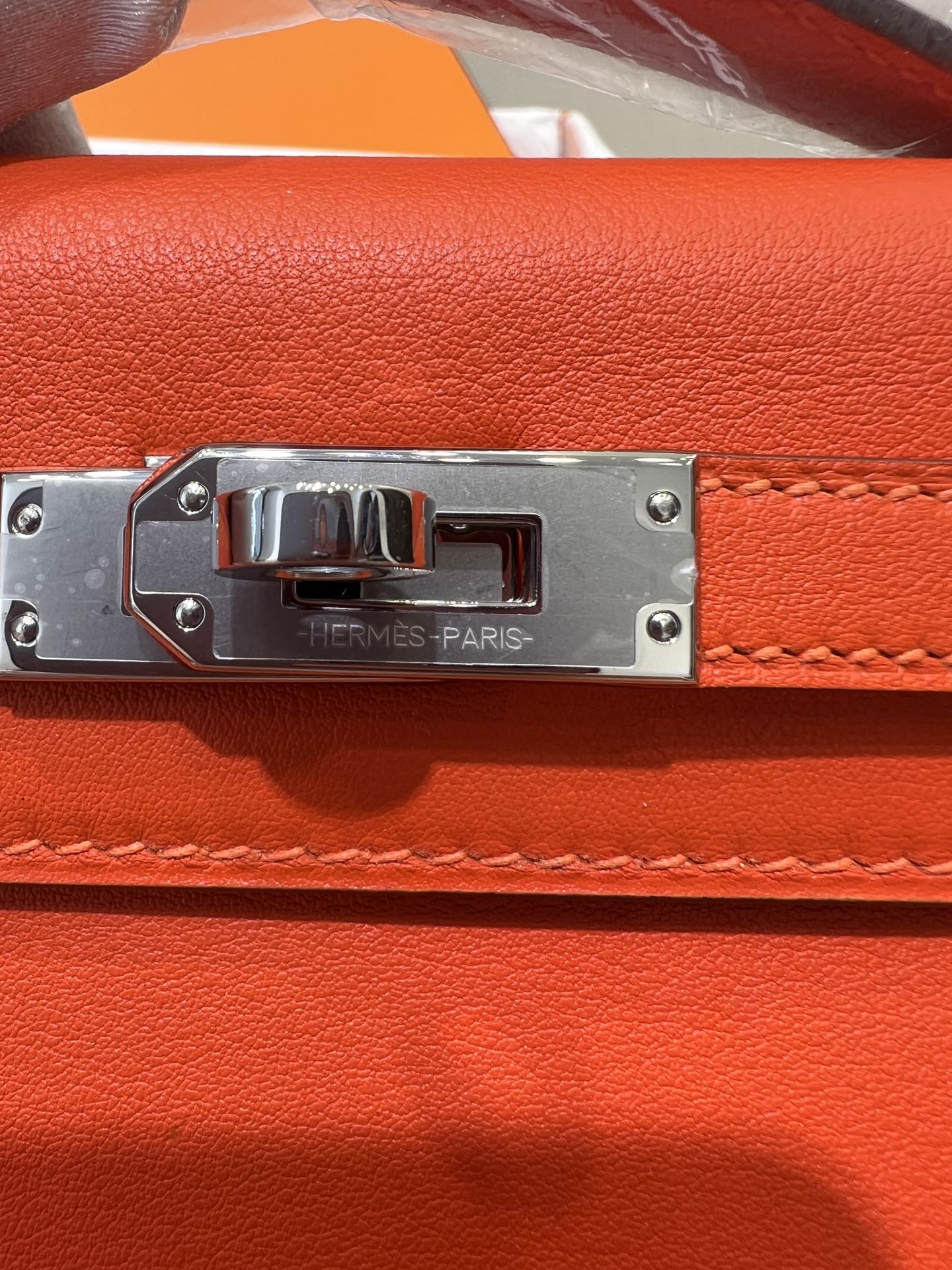 POCHETTE HM KELLY 22CM ROUGE SWIFT QUINCAILLERIE ARGENTÉE