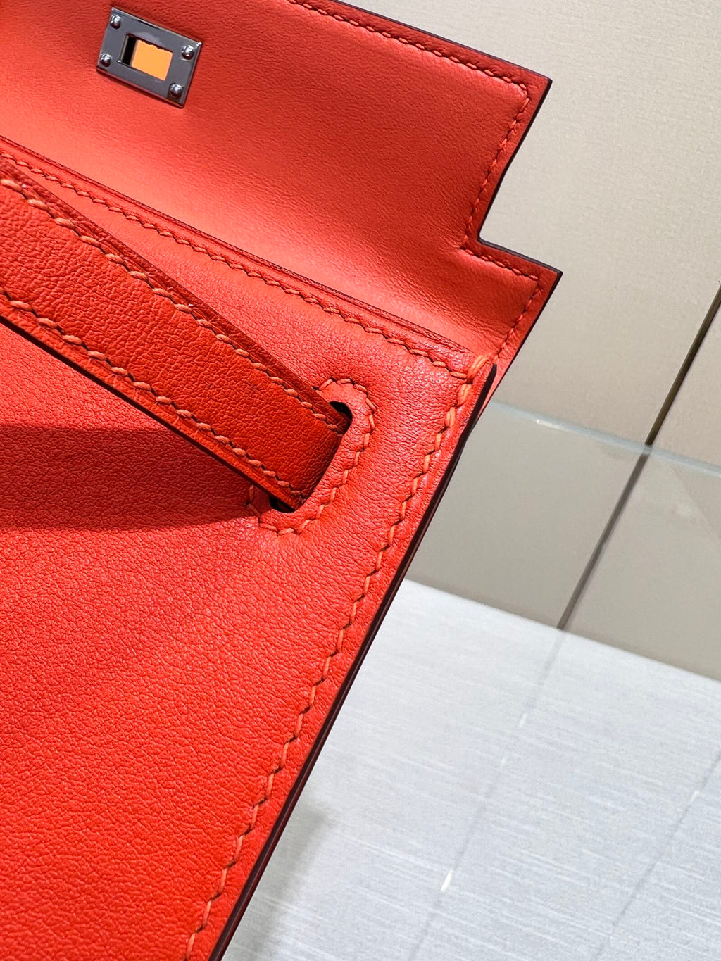 POCHETTE HM KELLY 22CM ROUGE SWIFT QUINCAILLERIE ARGENTÉE