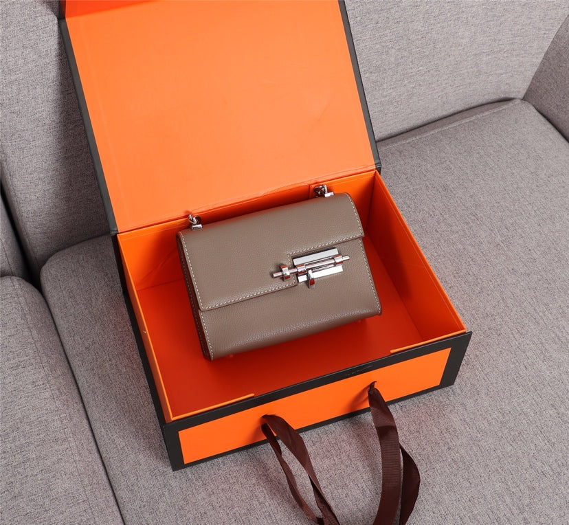 MINI SAC HM VERROU 17 CUIR DE VEAU MARRON CENDRÉ