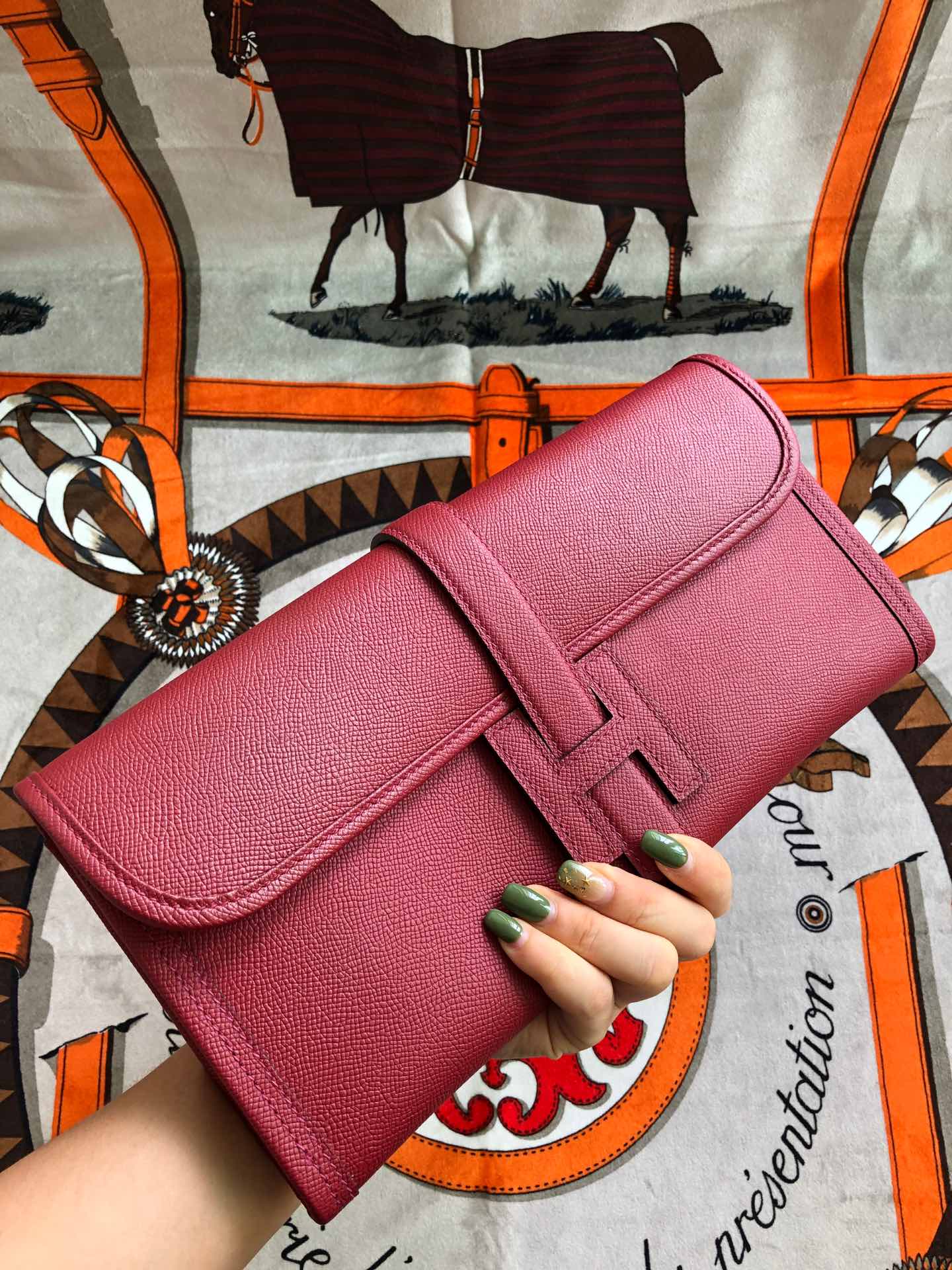 HM JIGE 29 ROUGE BAIE EPSOM 229077