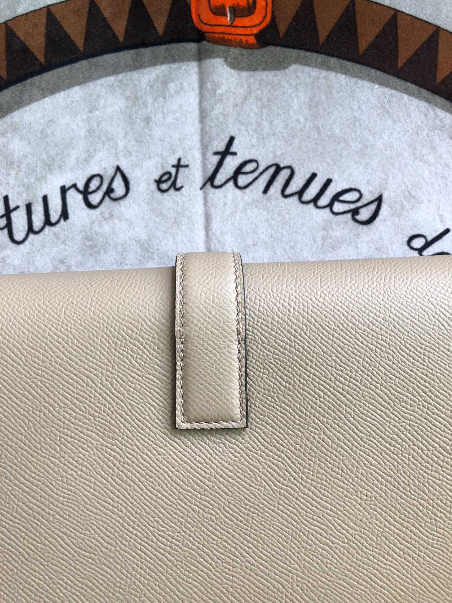 HM JIGE 29 EPSOM BLANC AMANDE 229078