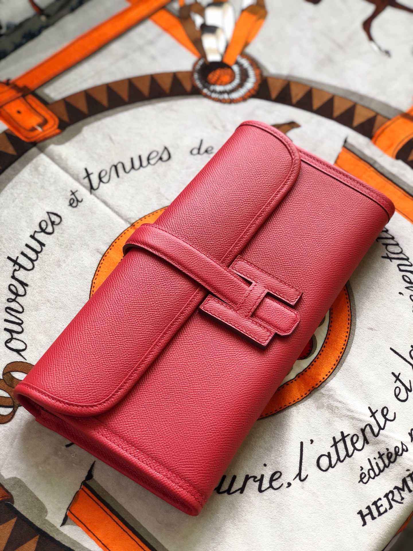 HM JIGE 29 EPSOM ROUGE 229079