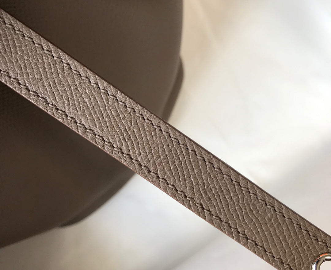 HM PICOTIN LOCK 18 TAUPE EPSOM AVEC SANGLE TRESSE