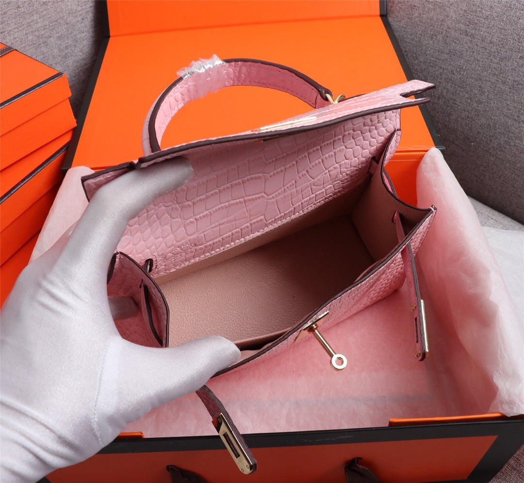 HM KELLY MINI 22 CUIR DE VEAU ROSE CLAIR GAUFRÉ QUINCAILLERIE DORÉ