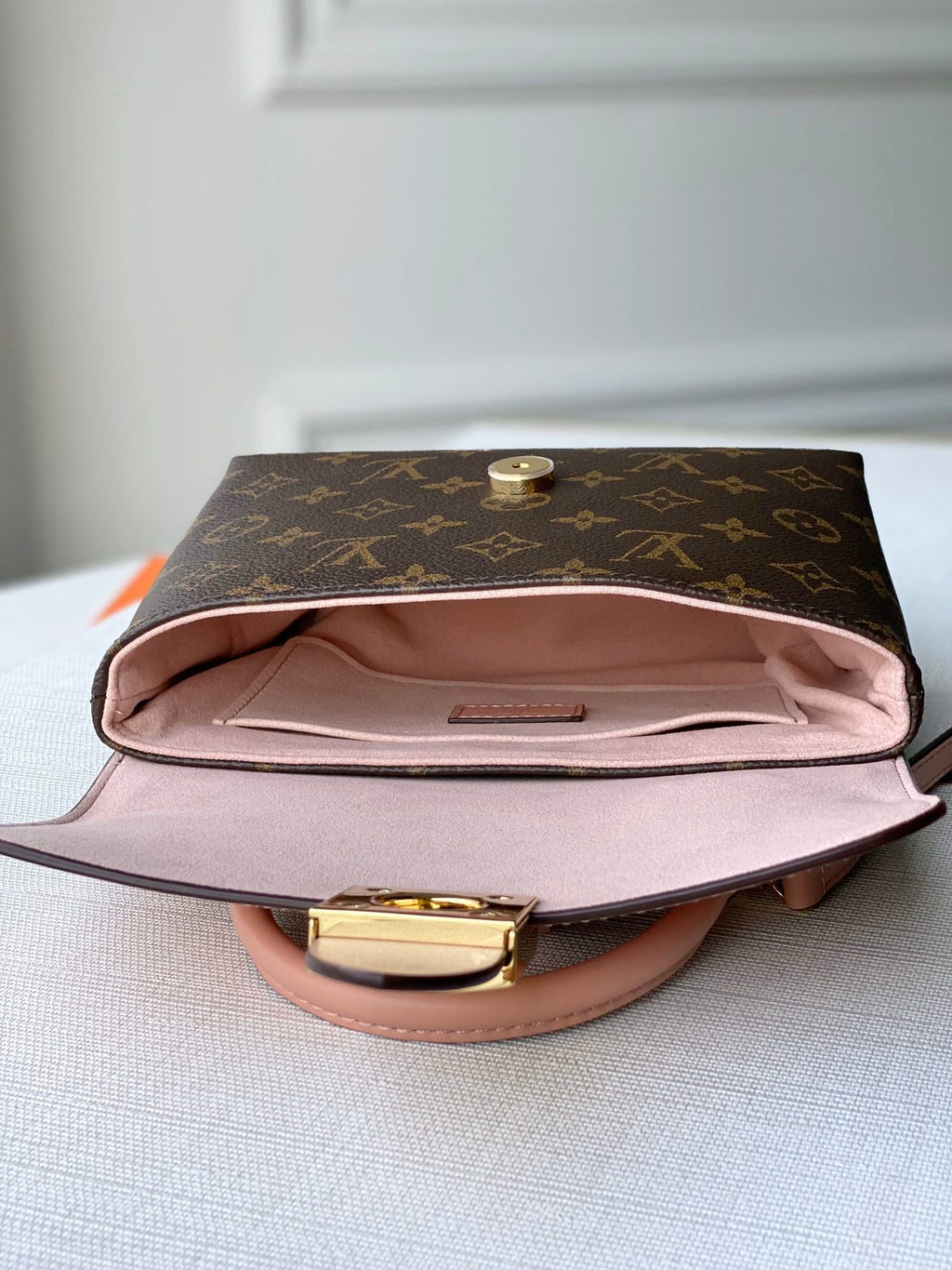 LOCKY BB 21 EN TOILE MONOGRAMME MARRON ET CUIR DE VEAU PÊCHE BOUCLE OR