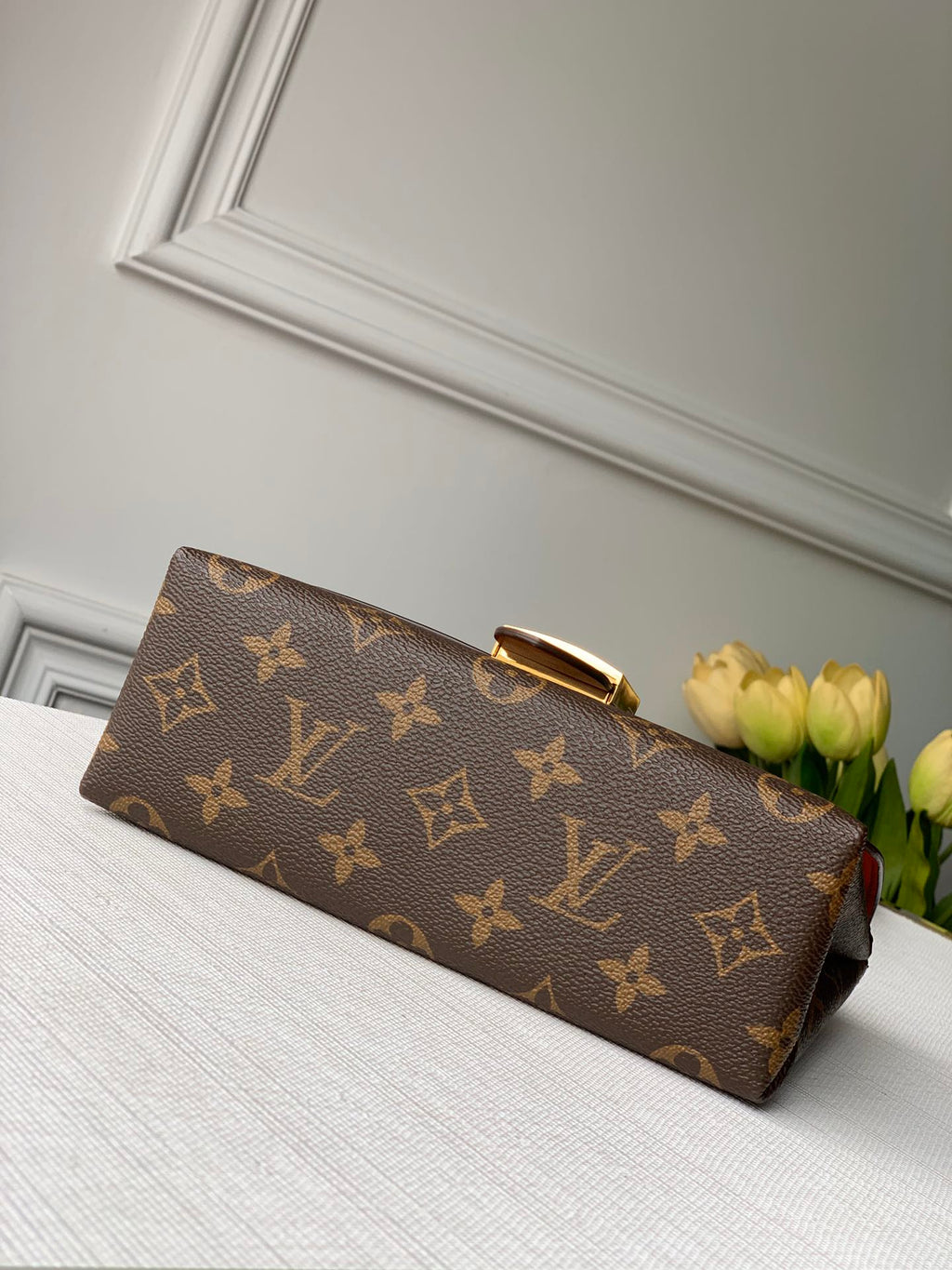LOCKY BB 21 EN TOILE MONOGRAMME MARRON ET CUIR DE VEAU ROUGE BOUCLE OR