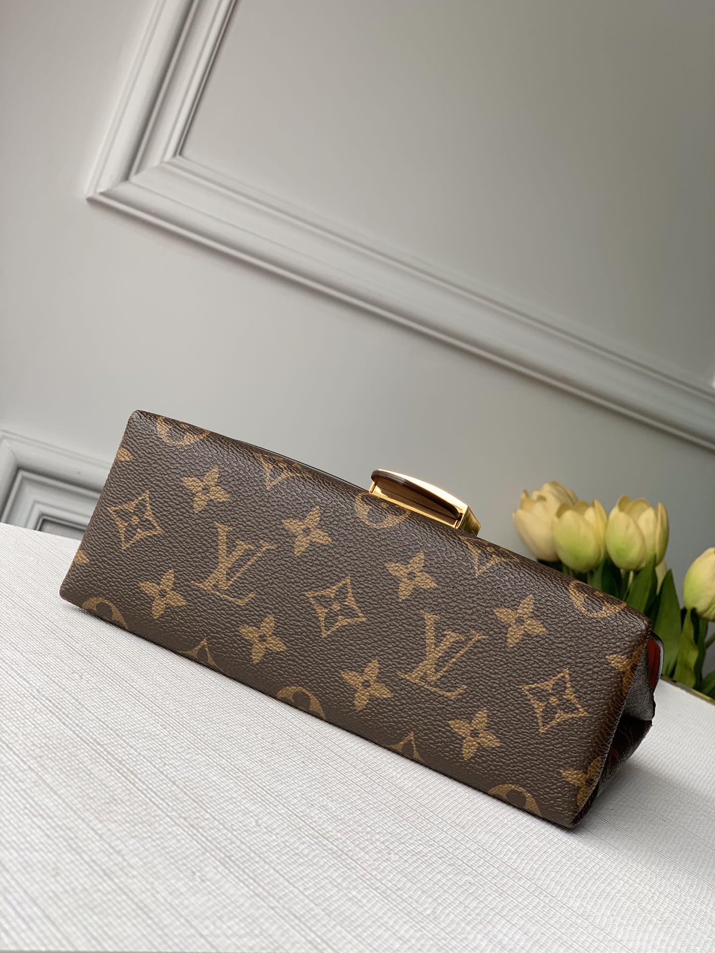 LOCKY BB 21 EN TOILE MONOGRAMME MARRON ET CUIR DE VEAU ROUGE BOUCLE OR