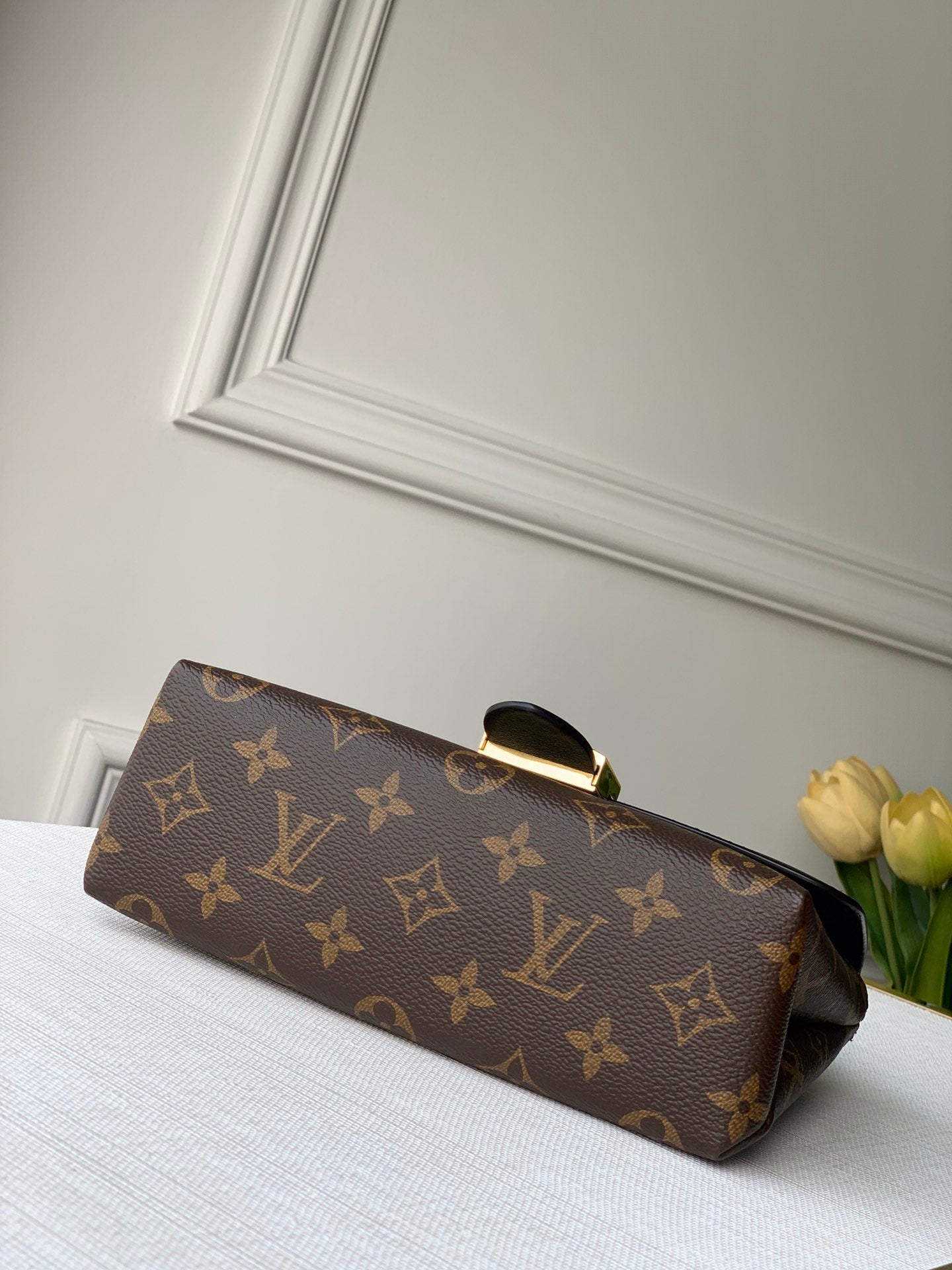LOCKY BB 21 EN TOILE MONOGRAMME MARRON ET CUIR DE VEAU NOIR BOUCLE OR