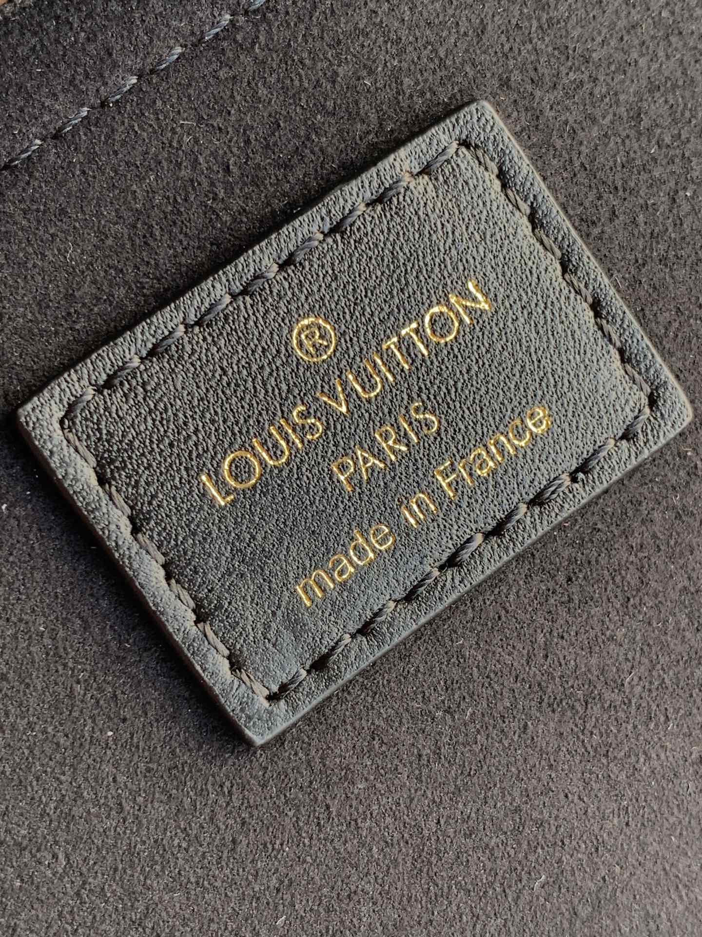 LOCKY BB 21 EN TOILE MONOGRAMME MARRON ET CUIR DE VEAU NOIR BOUCLE OR