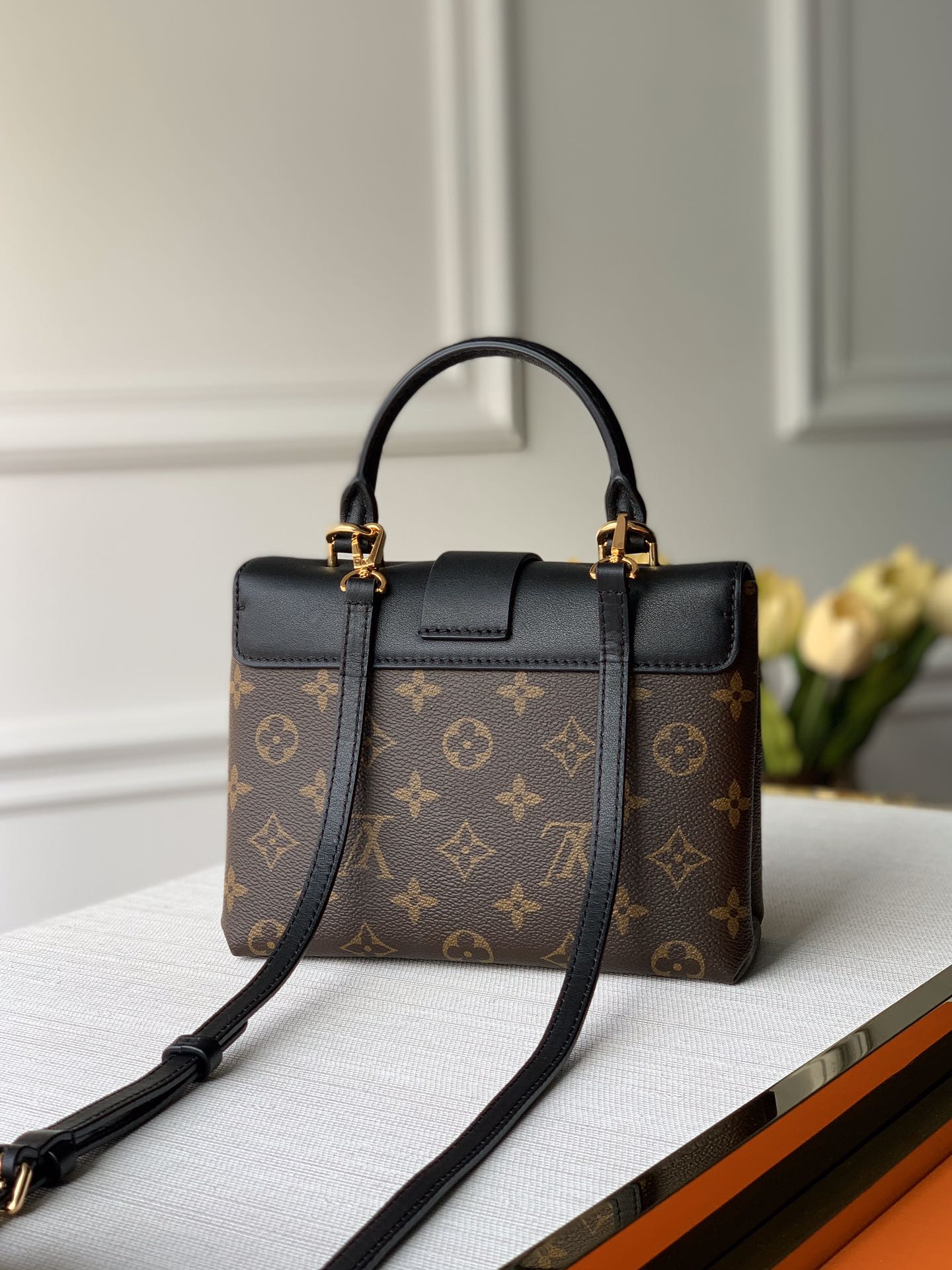 LOCKY BB 21 EN TOILE MONOGRAMME MARRON ET CUIR DE VEAU NOIR BOUCLE OR