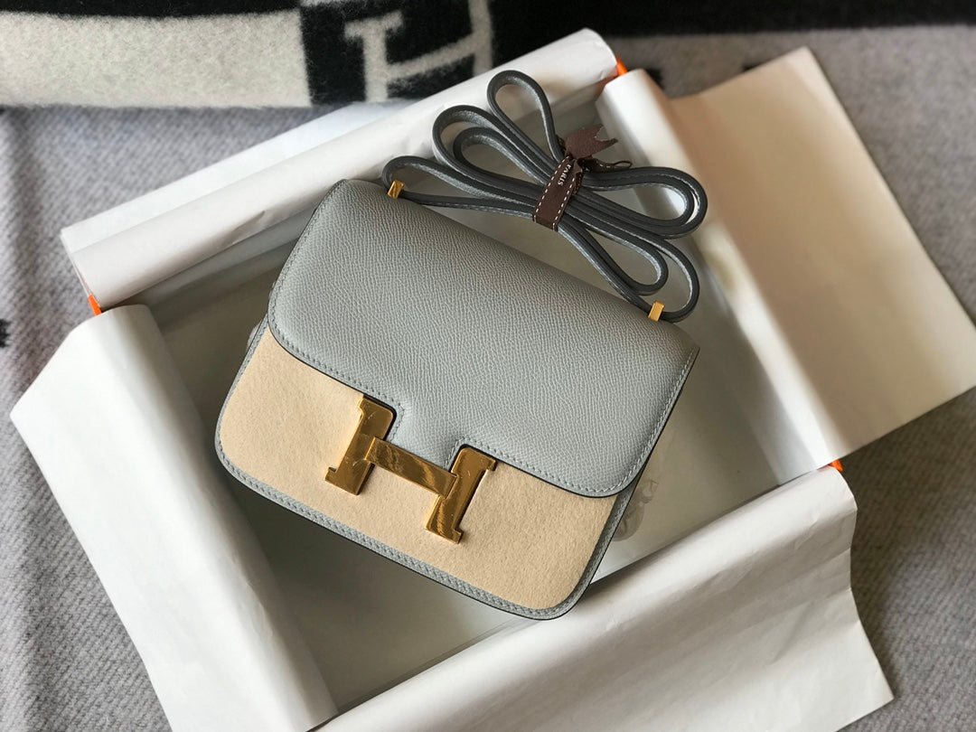 CONSTANCE 24 BLEU GLACIER CUIR EPSOM QUINCAILLERIE ARGENTÉE