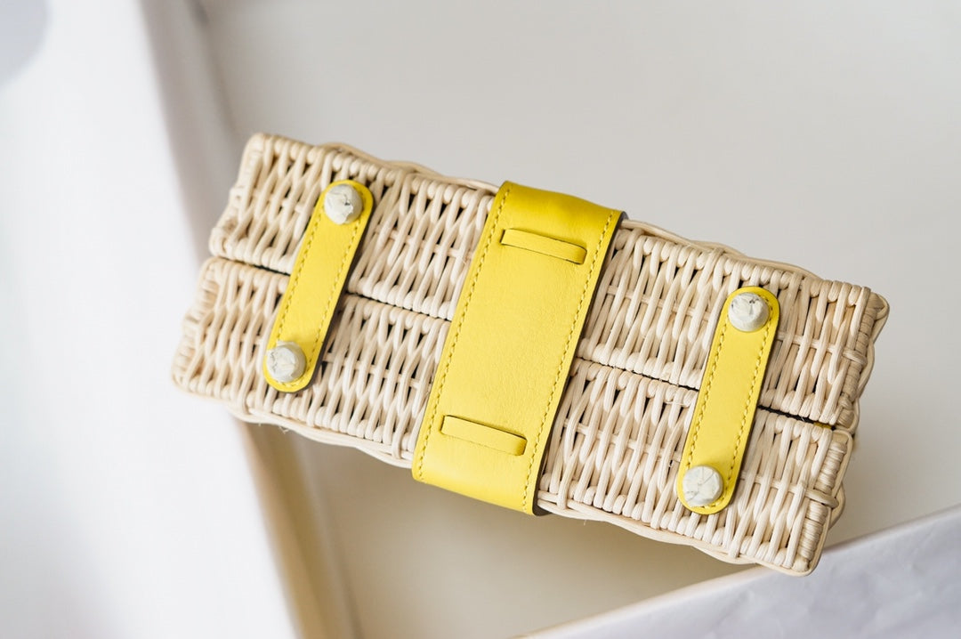 HM KELLY 20 PICNIC KELLY YELLOW BAMBOO AND RATTAN