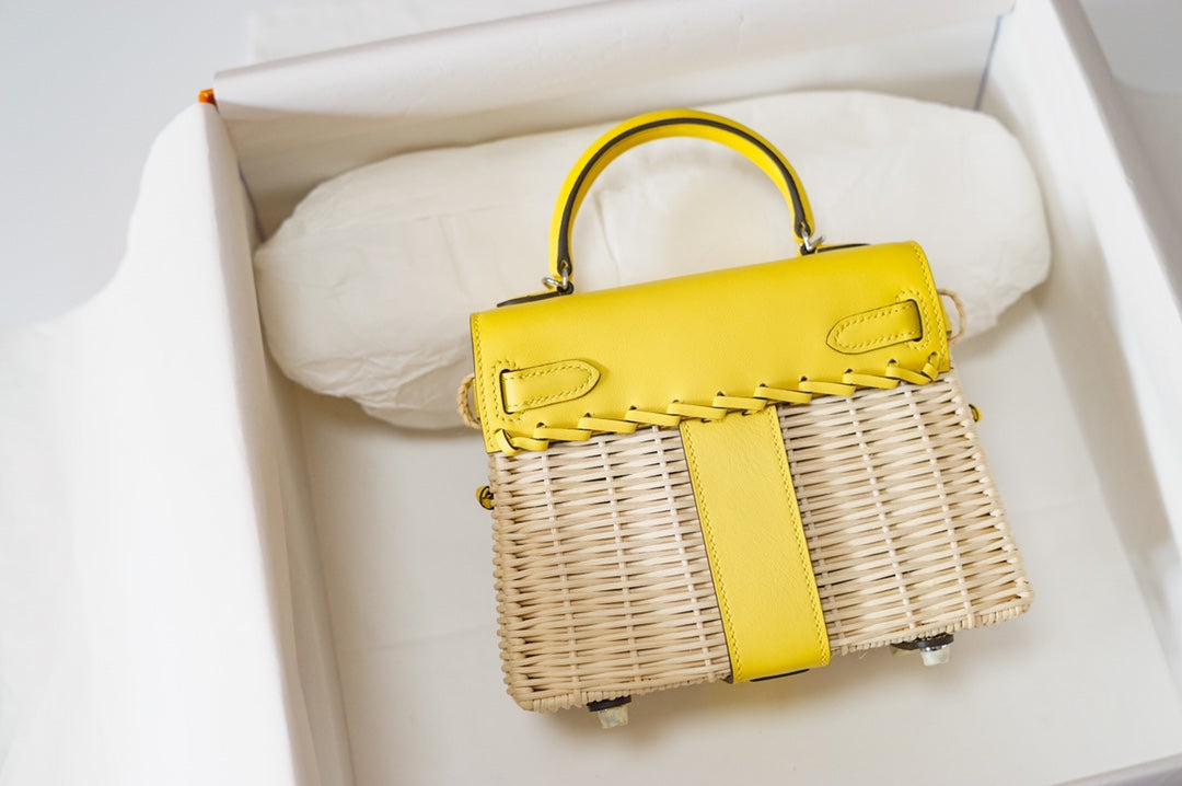 HM KELLY 20 PICNIC KELLY YELLOW BAMBOO AND RATTAN