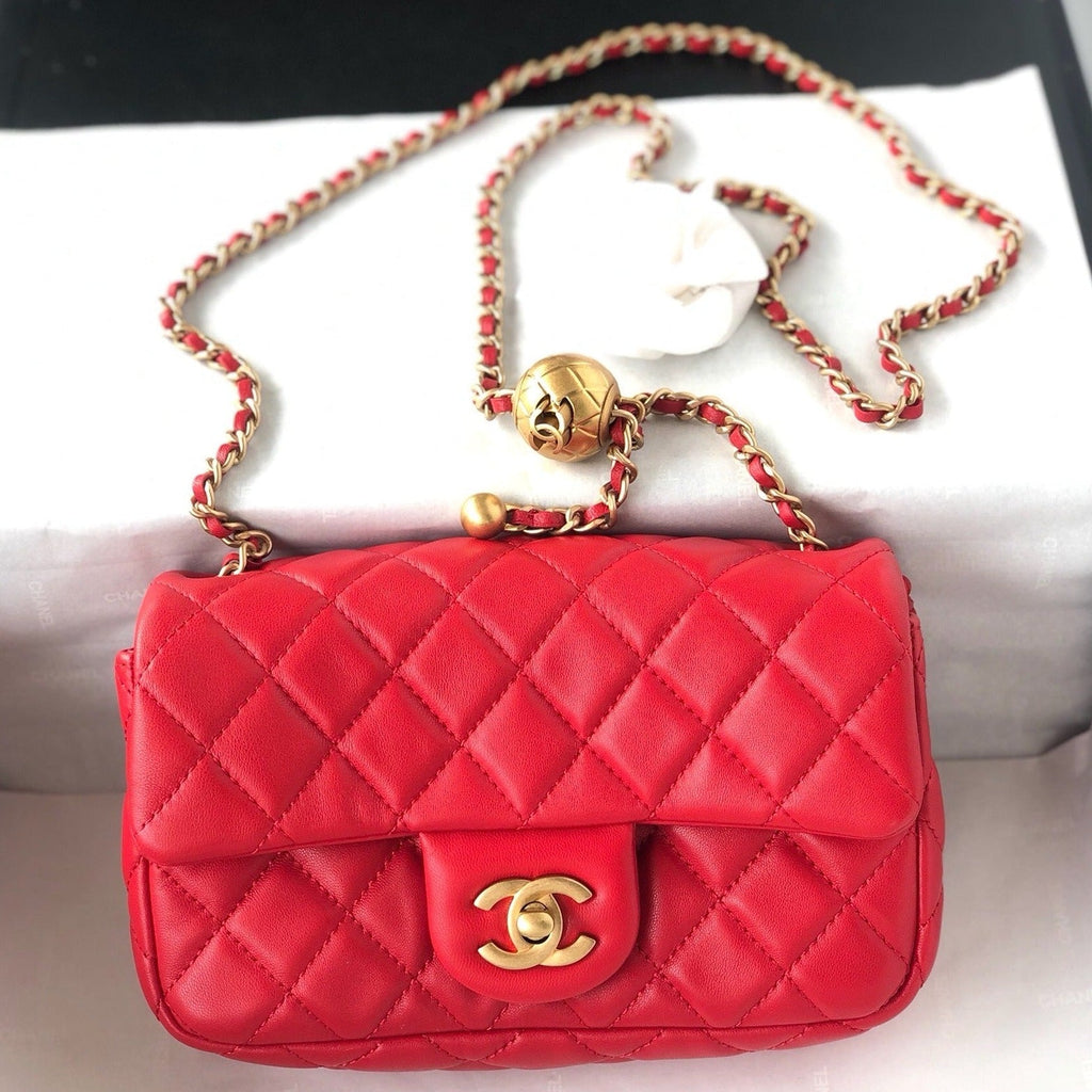 MINI SAC À RABAT CLASSIQUE RECTANGLE 20 CM CUIR D'AGNEAU ROUGE QUINCAILLERIE DORÉ