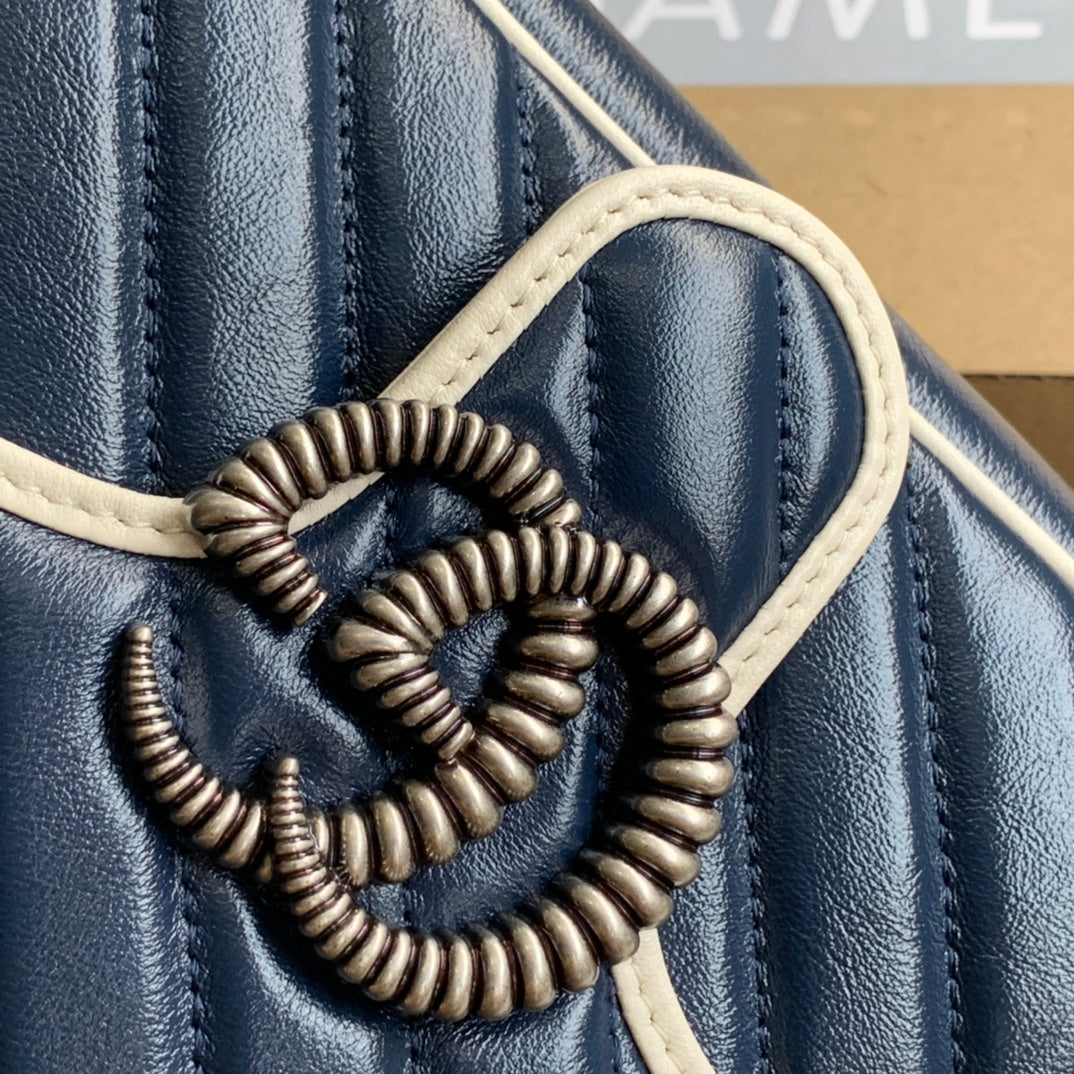 SAC À MAIN GG MARMONT MOYEN 26 EN CUIR DE VEAU BLEU NUIT