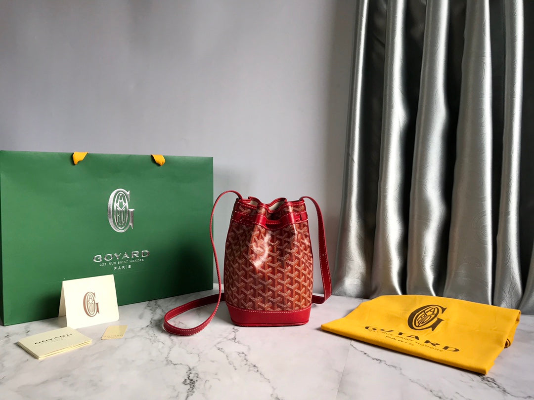 SAC SEAU PETIT FLOT 22 EN TOILE GOYARDINE ROUGE CLASSIQUE ET BORDURE EN CUIR D'AGNEAU