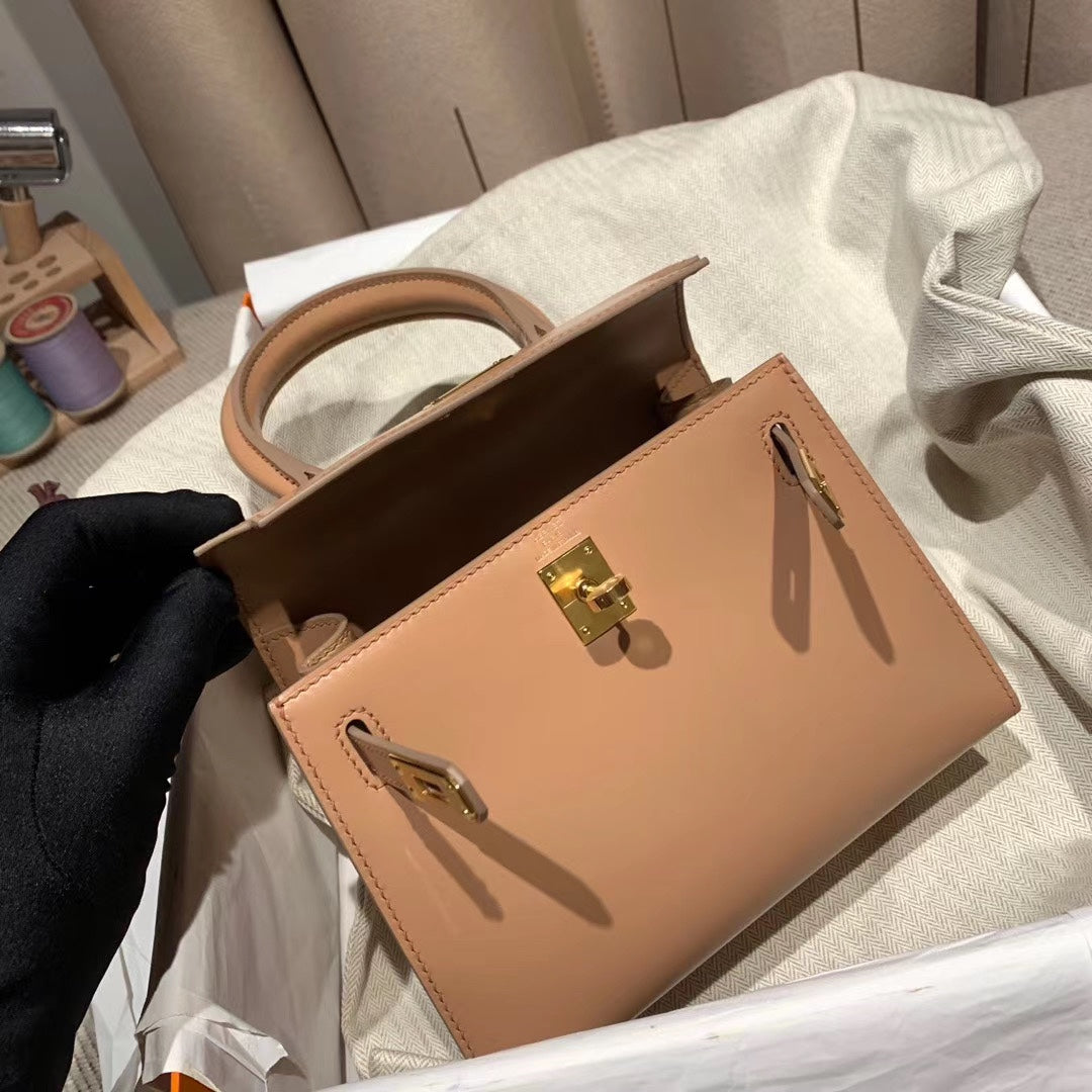 SAC KELLY MINI 20 EN CUIR DE VEAU LISSE ROSE CORAIL AVEC QUINCAILLERIE DORÉ (FABRIQUÉ SUR COMMANDE)