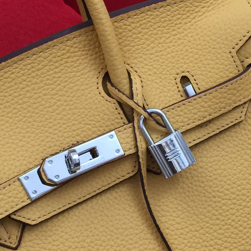 SAC HM BIRKIN 30 CM EN CUIR DE VEAU MOUTARDE, QUINCAILLERIE ARGENTÉE