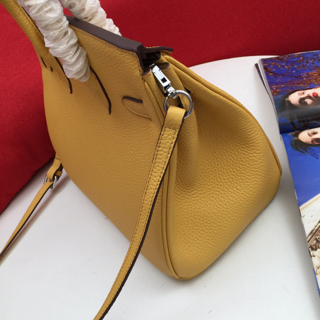 SAC HM BIRKIN 30 CM EN CUIR DE VEAU MOUTARDE, QUINCAILLERIE ARGENTÉE