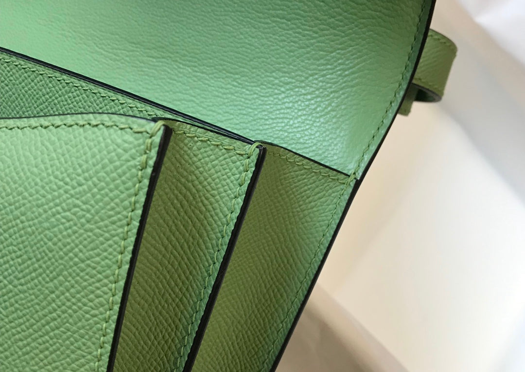 CONSTANCE 24 CUIR EPSOM VERT QUINCAILLERIE OR
