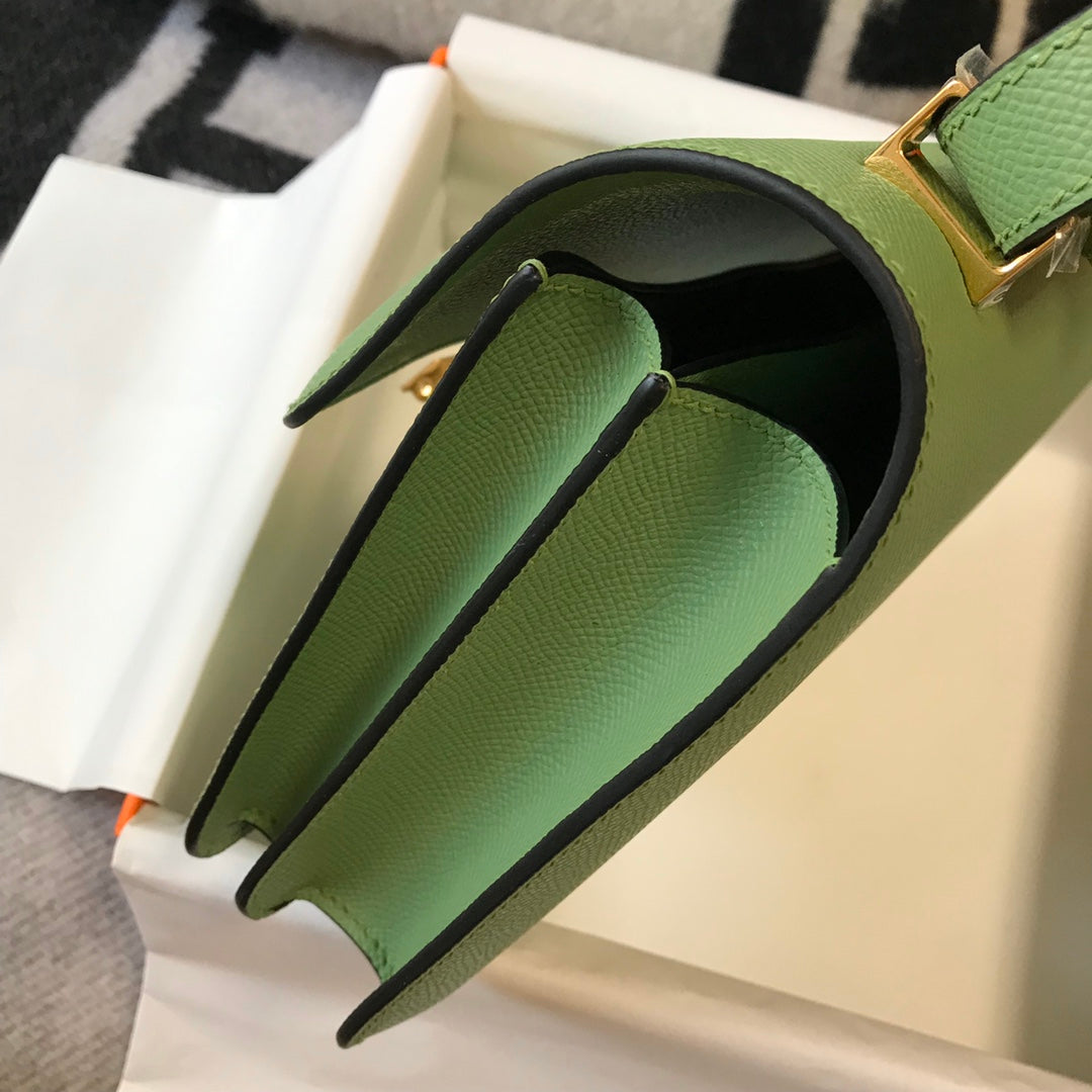 CONSTANCE 24 CUIR EPSOM VERT QUINCAILLERIE OR
