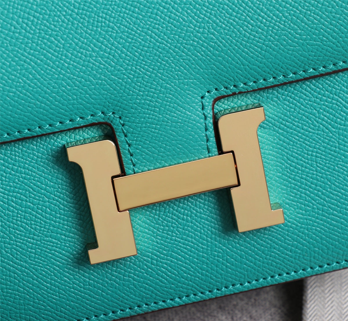 SAC HM CONSTANCE 19 TURQUOISE EPSOM QUINCAILLERIE OR