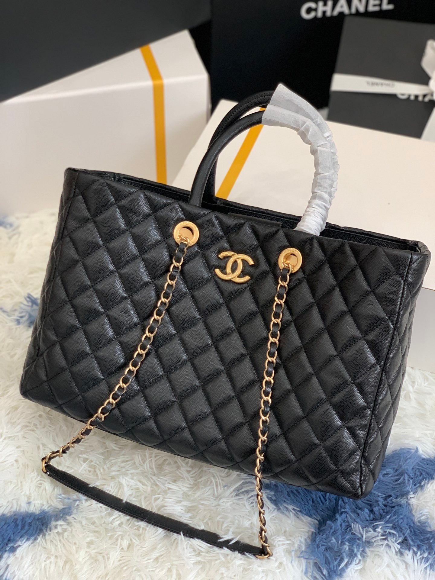 CC SHOPPING BAG 38CM BLACK QUILTED CAVIAR LEATHER GHW