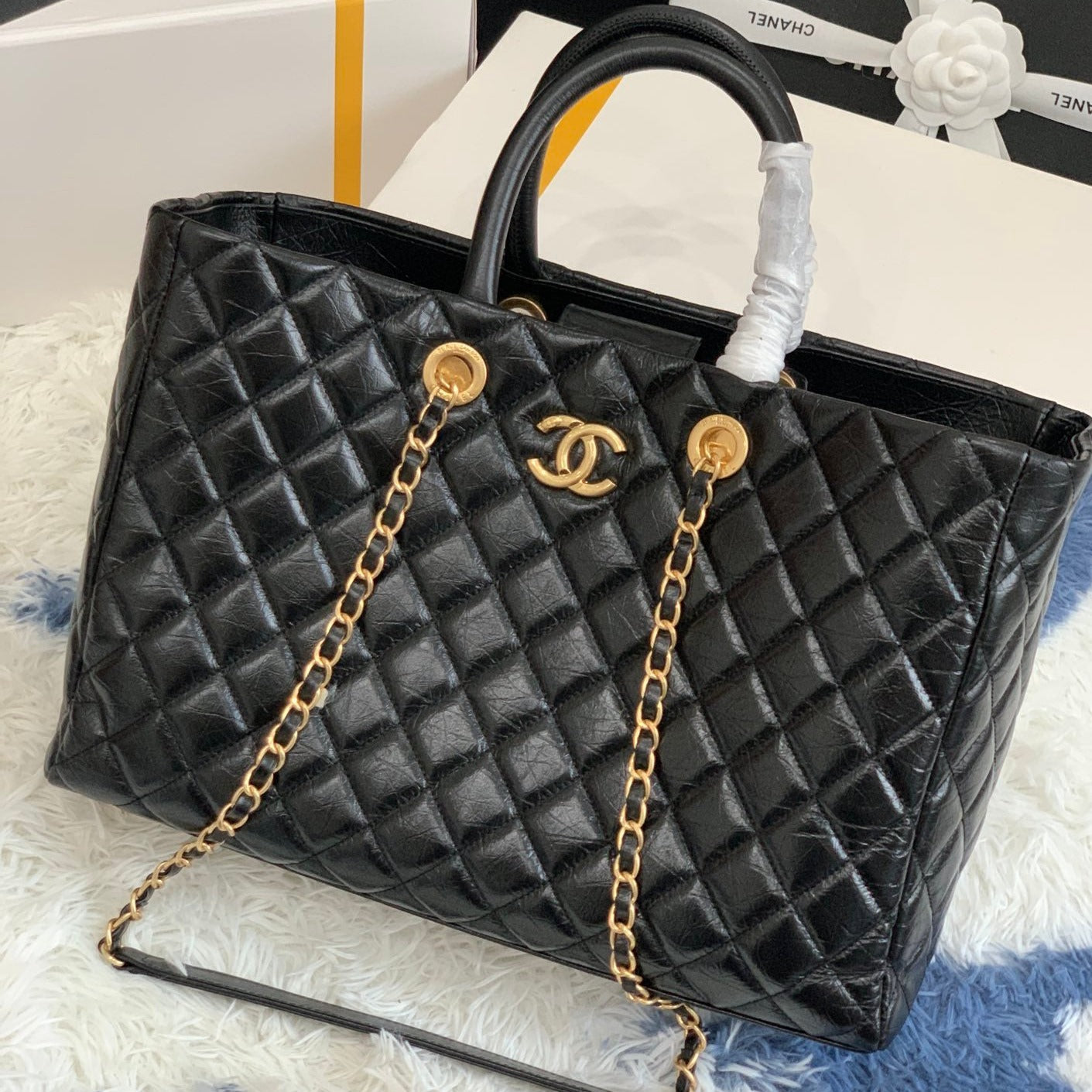 CC SHOPPING BAG 38CM BLACK QUILTED AGED CALFSKIN GHW