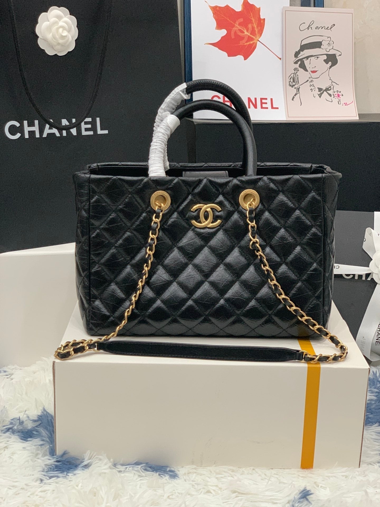 SAC SHOPPING CC 30 CM CUIR DE VEAU VIEILLI MATELASSÉ NOIR GHW