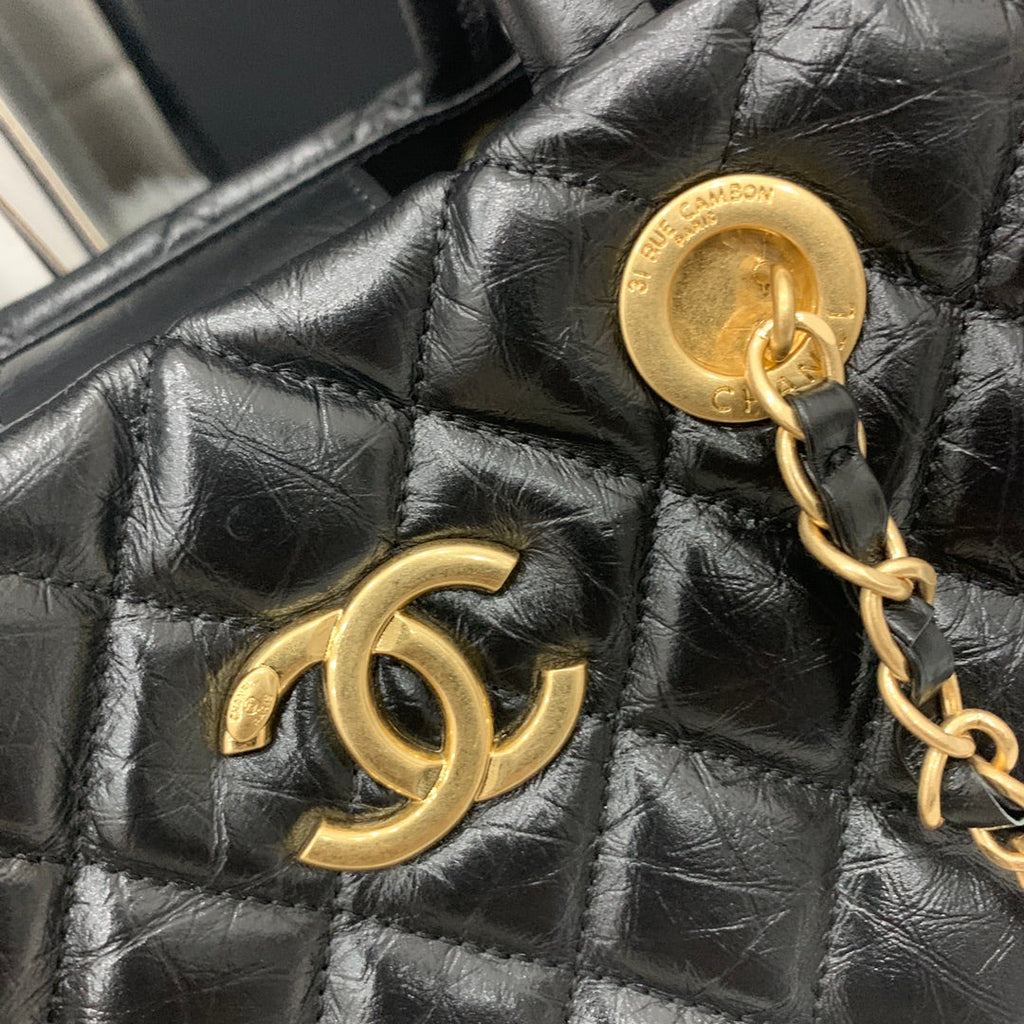 SAC SHOPPING CC 30 CM CUIR DE VEAU VIEILLI MATELASSÉ NOIR GHW