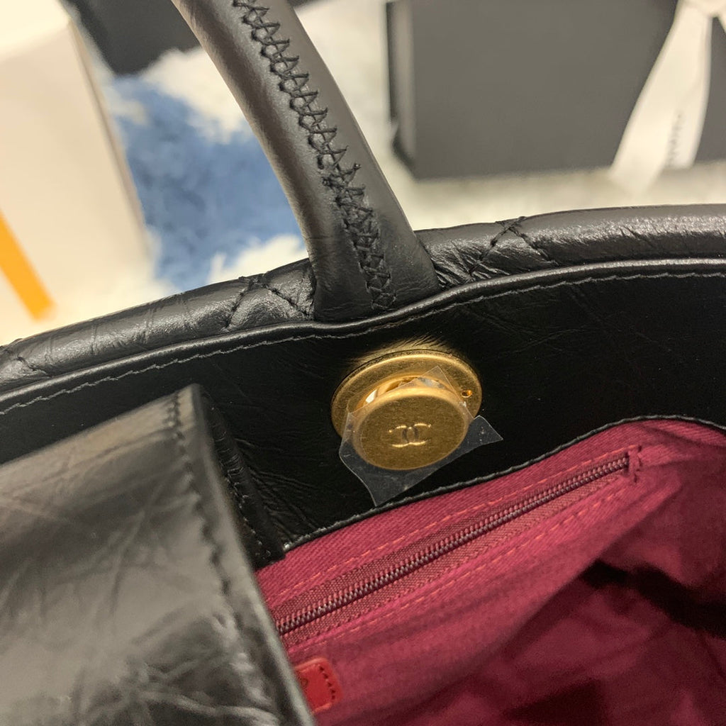 SAC SHOPPING CC 30 CM CUIR DE VEAU VIEILLI MATELASSÉ NOIR GHW