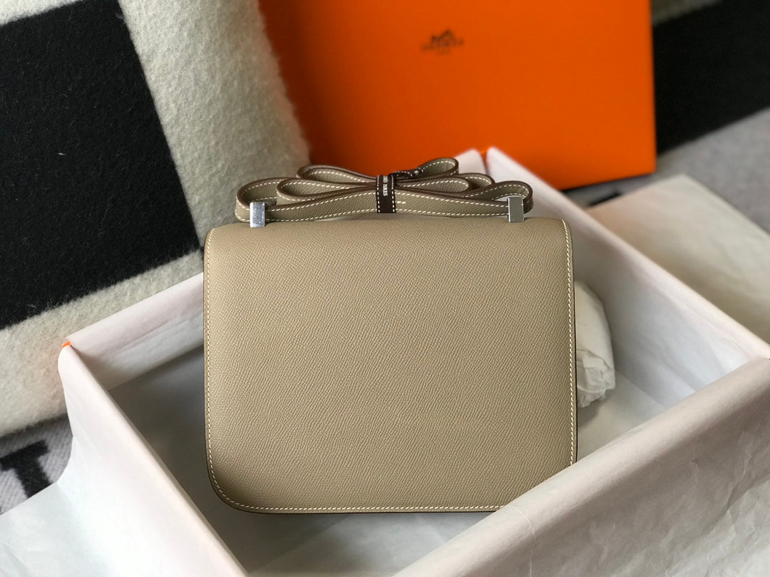 CONSTANCE 18 MARRON CLAIR EPSOM QUINCAILLERIE ARGENTÉE