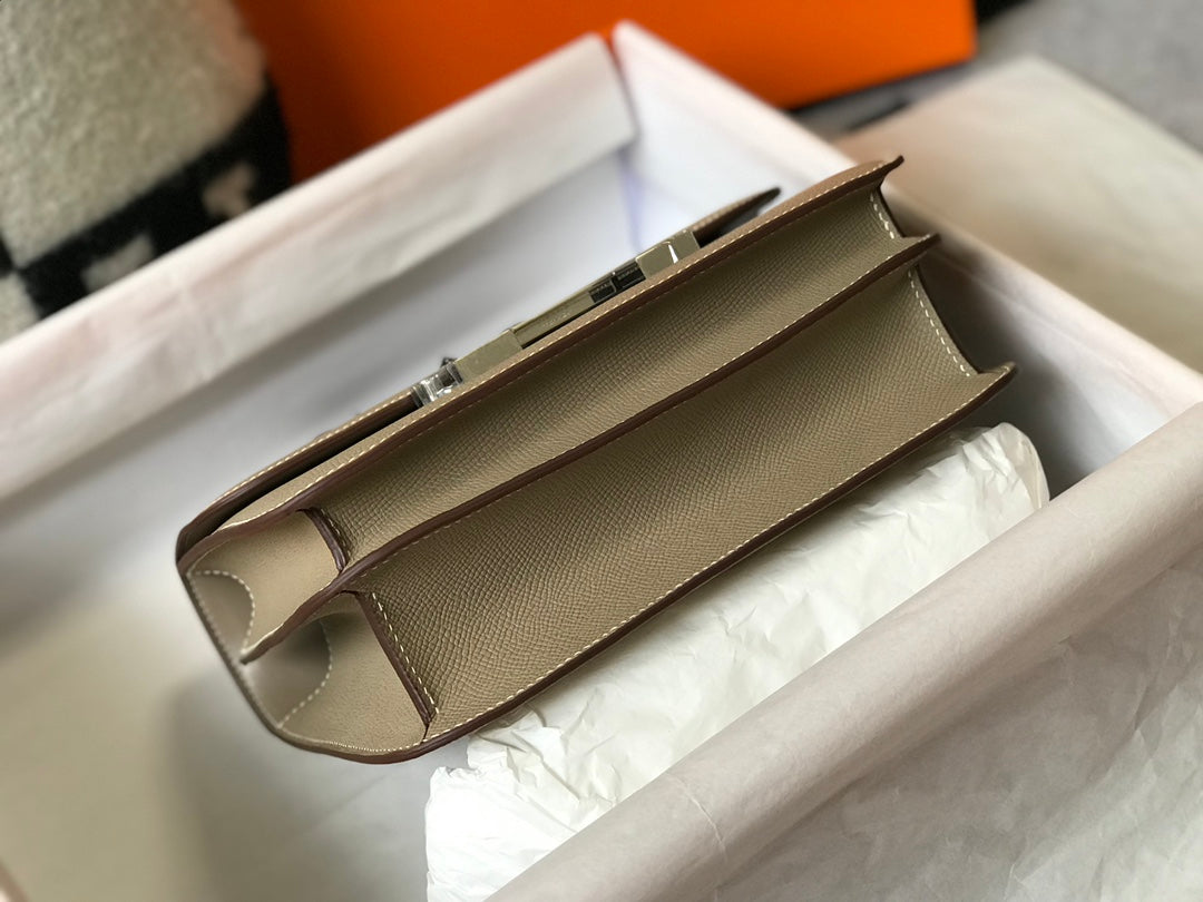 CONSTANCE 18 MARRON CLAIR EPSOM QUINCAILLERIE ARGENTÉE