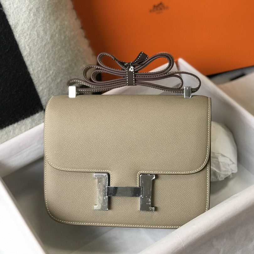 CONSTANCE 18 MARRON CLAIR EPSOM QUINCAILLERIE ARGENTÉE