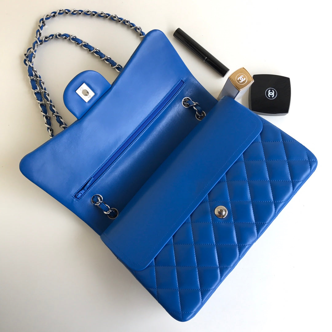 SAC À RABAT JUMBO 30 EN CUIR D'AGNEAU BLEU ET QUINCAILLERIE ARGENTÉE